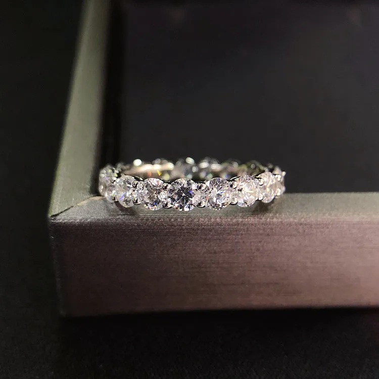 0.2 Carats Diamond Eternity Ring for Her