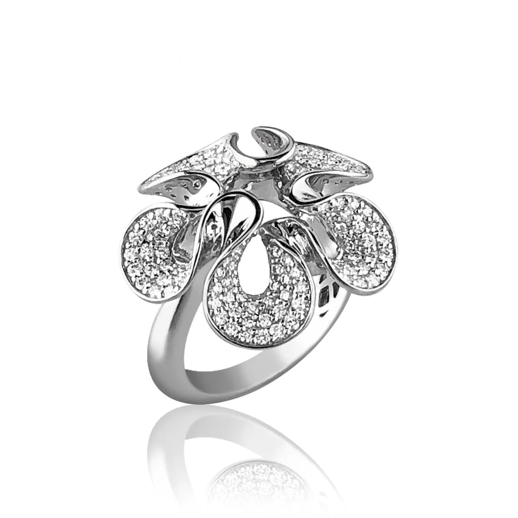 14K White gold flower ring with diamonds