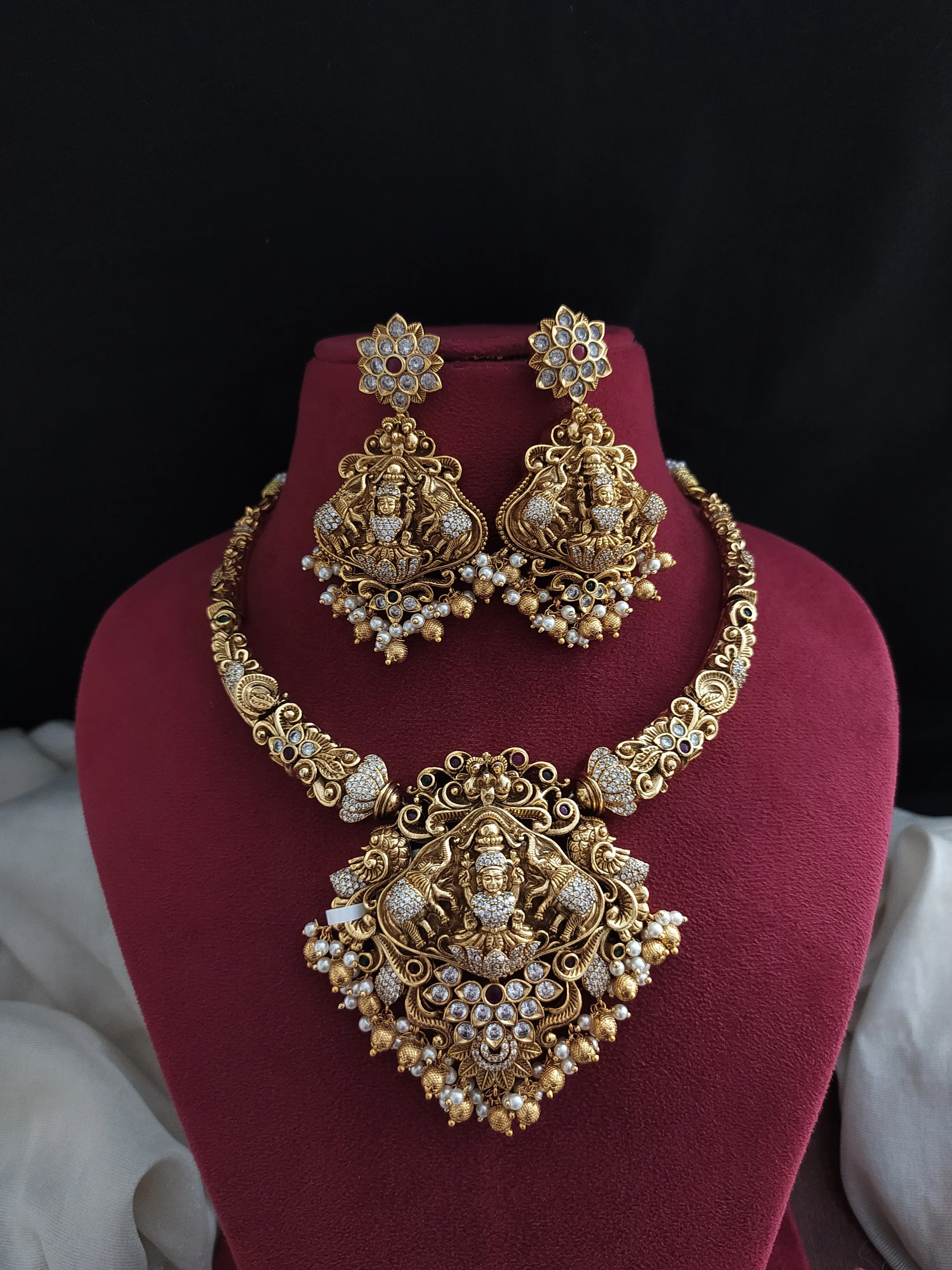 Bewitching Beauty With Alluring Kemp Stones Antique Nagas Hasli Set