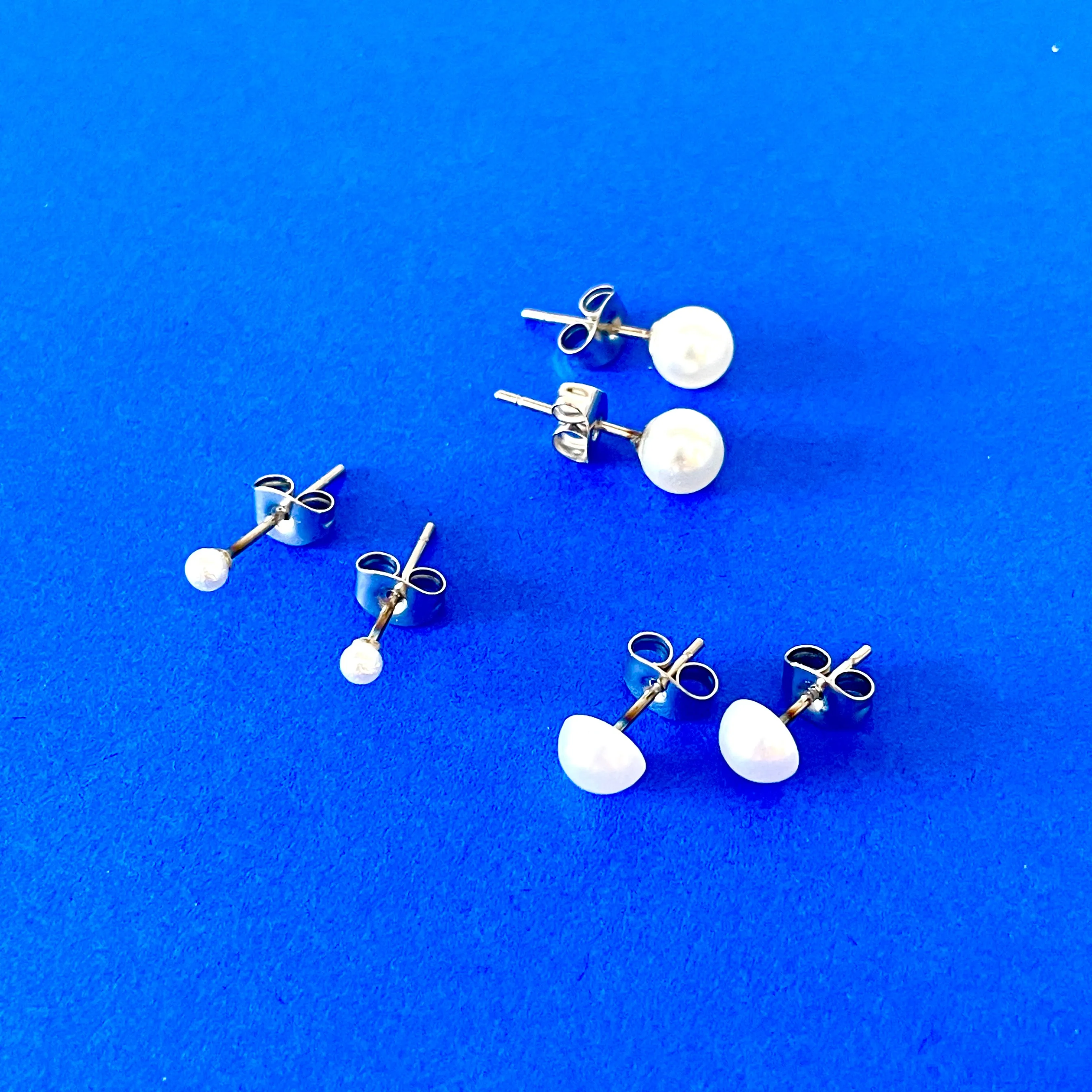 Cream Pearl Vintage Lucite Tiny Studs Set