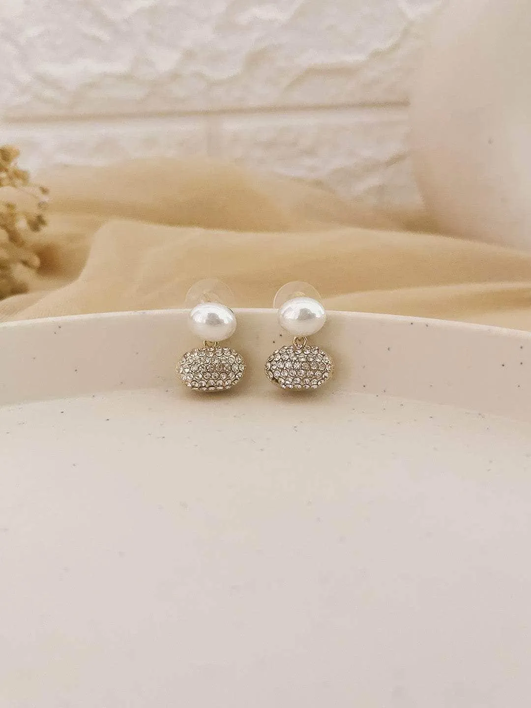 Elegant Oval Pearl Pendant Earrings