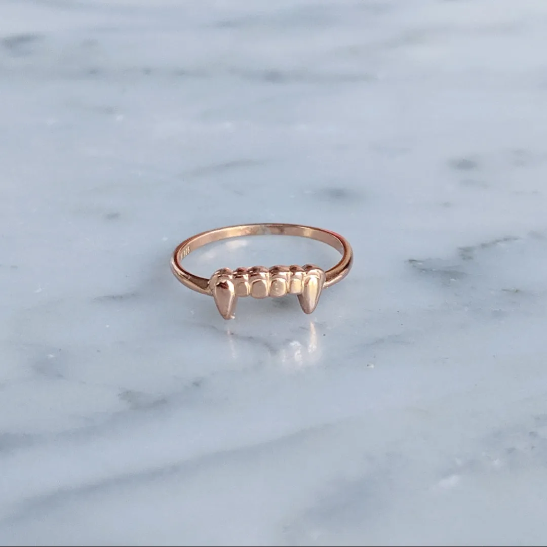 Gold Fang Ring