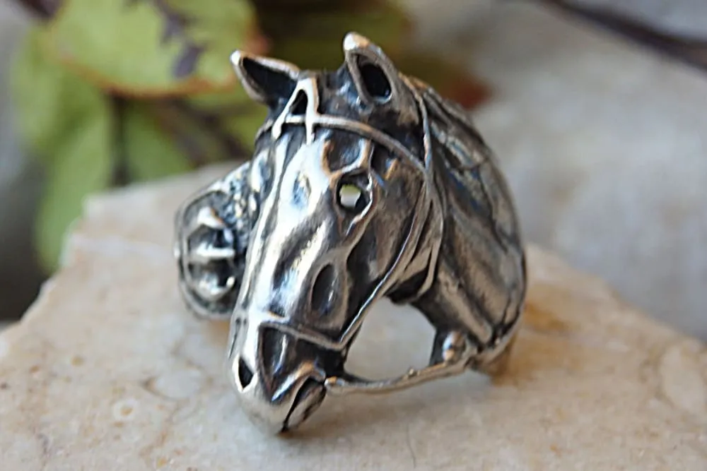 GOLD HORSE RING