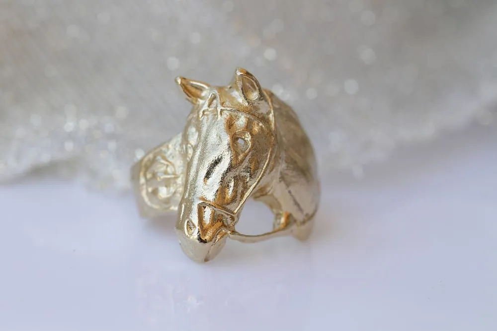 GOLD HORSE RING