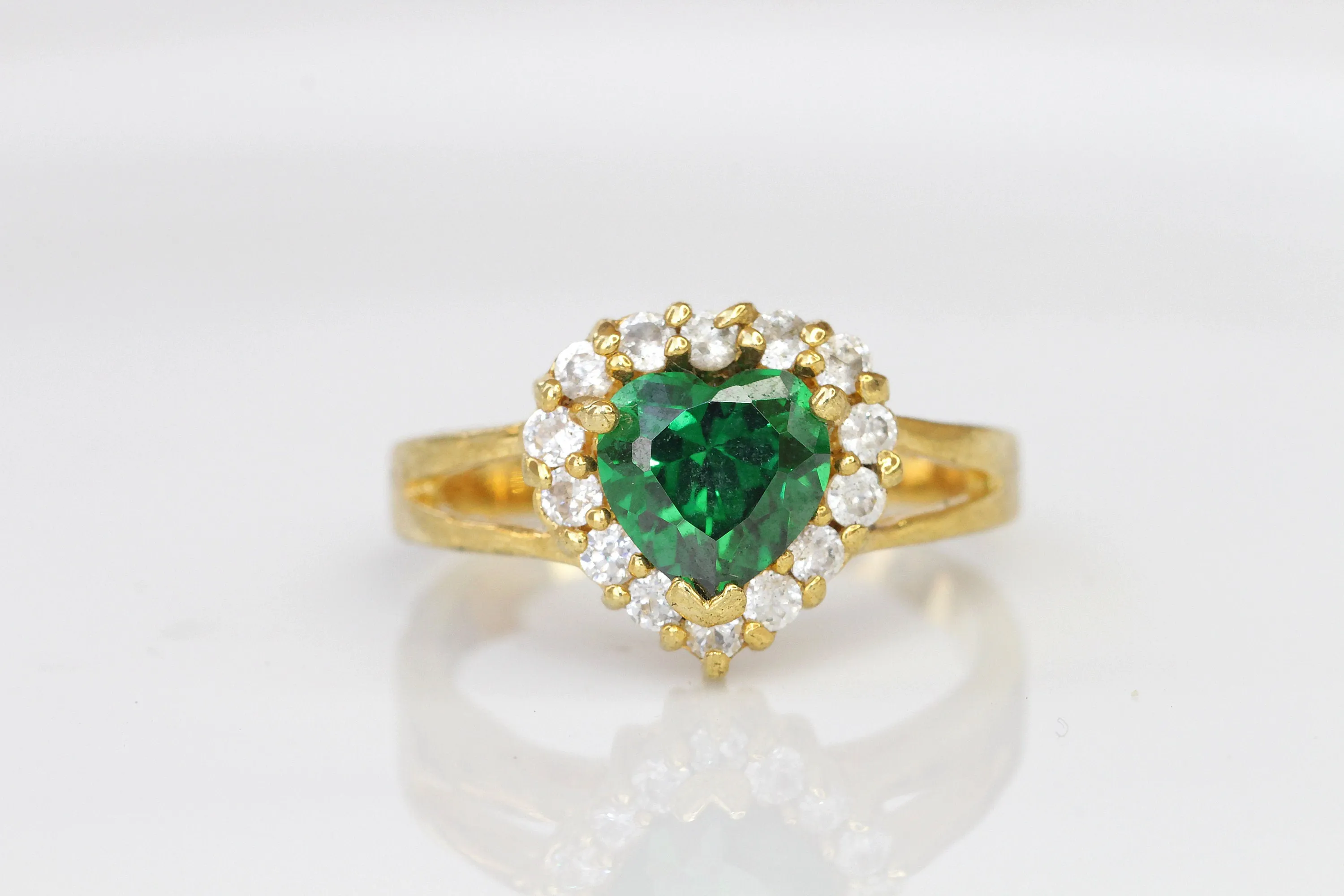 GREEN HEART Ring