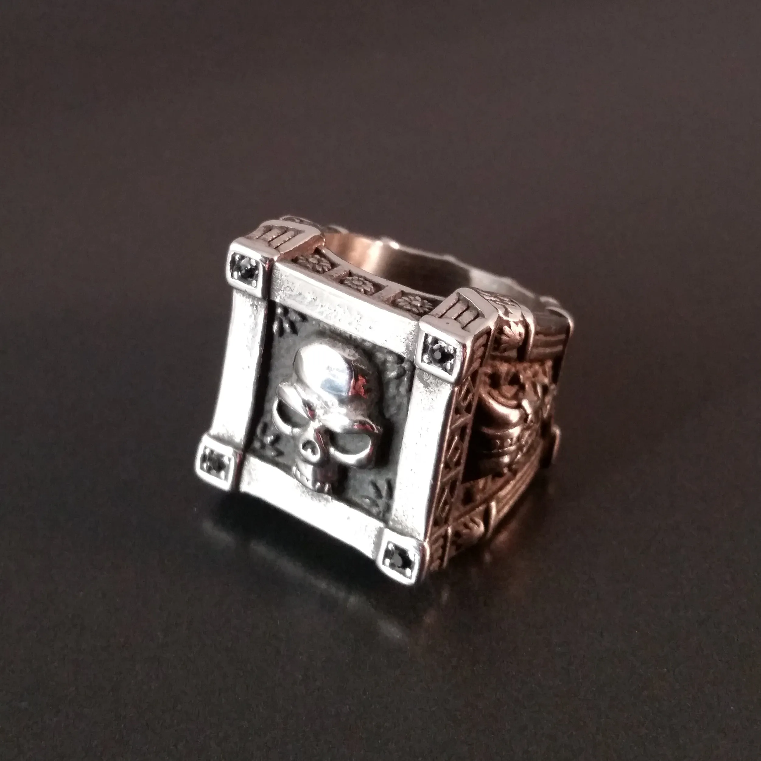 Mens Skull Ring Silver Tomb Style