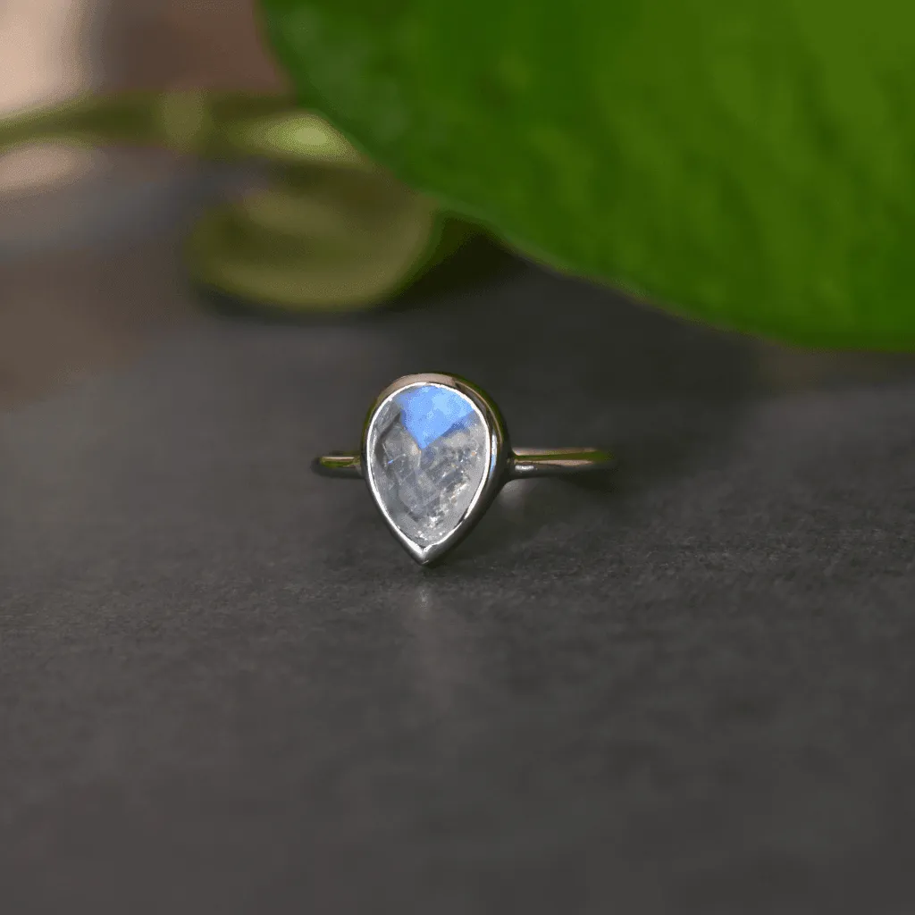 Moon Drop - Moonstone Ring