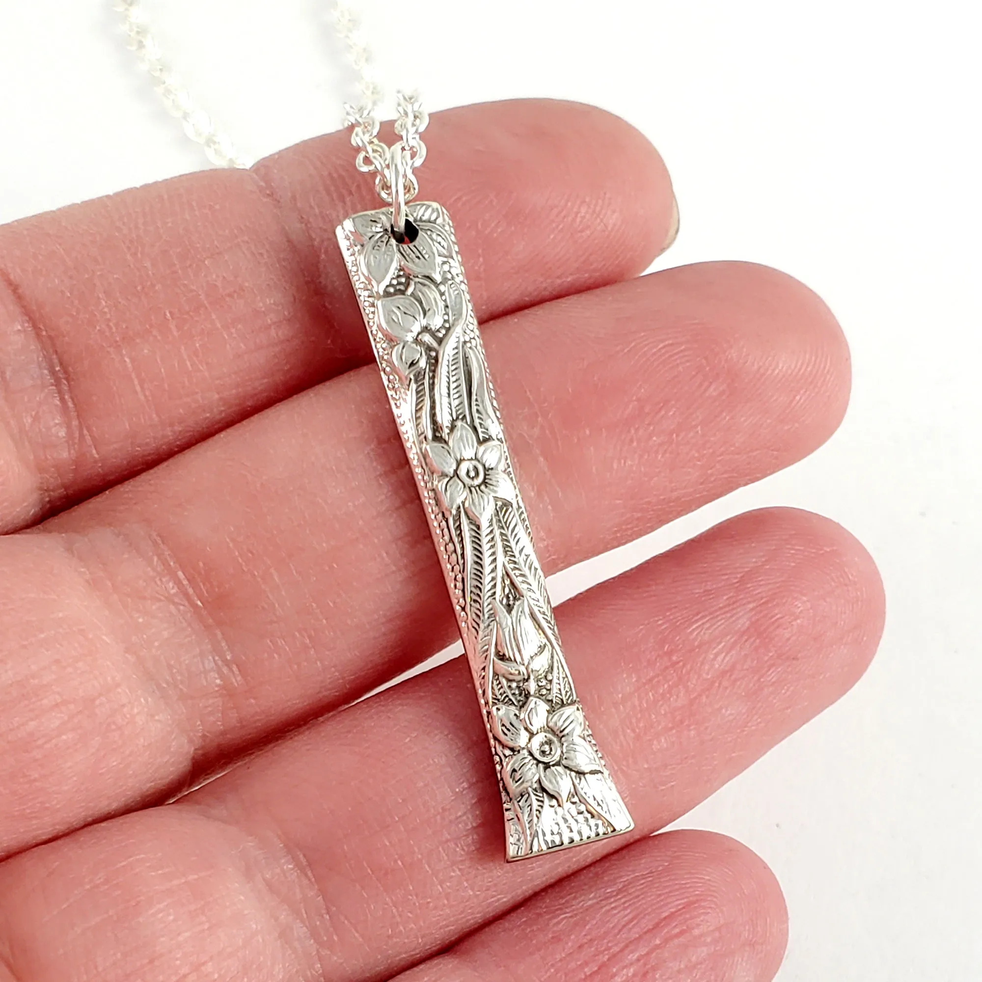 National Silver Narcissus Vertical Spoon Bar Necklace