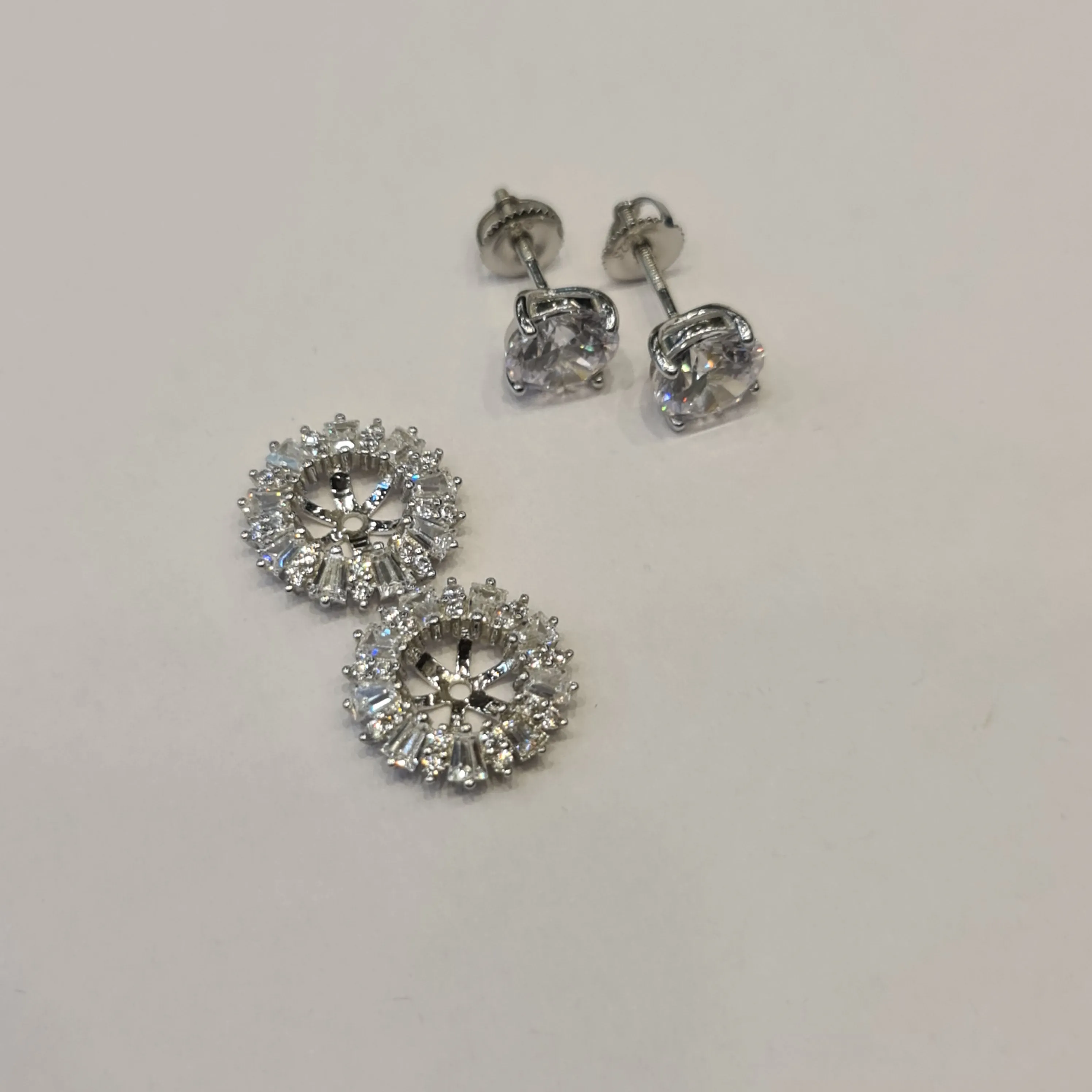 "Sparkle in Style: 92.5 Silver Detachable Stud Earrings Adorned with American Diamonds"