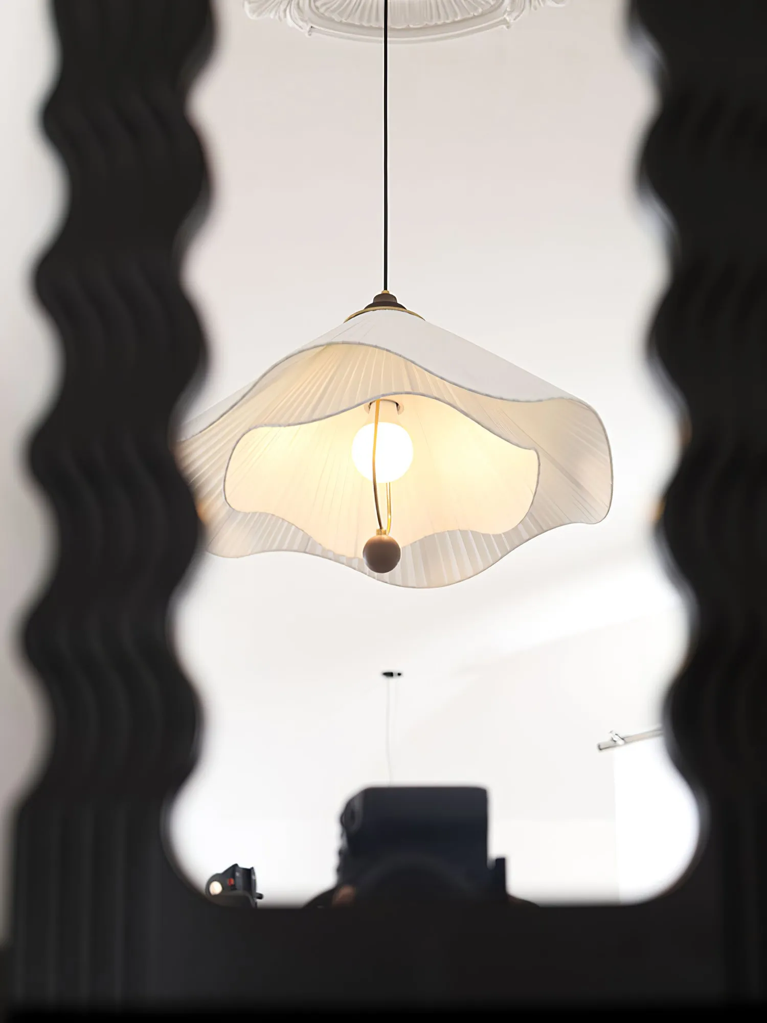 Scallop Edge Pendant Light