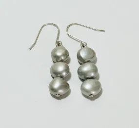 Three Pearl Earrings, Silver-grey (PO25)