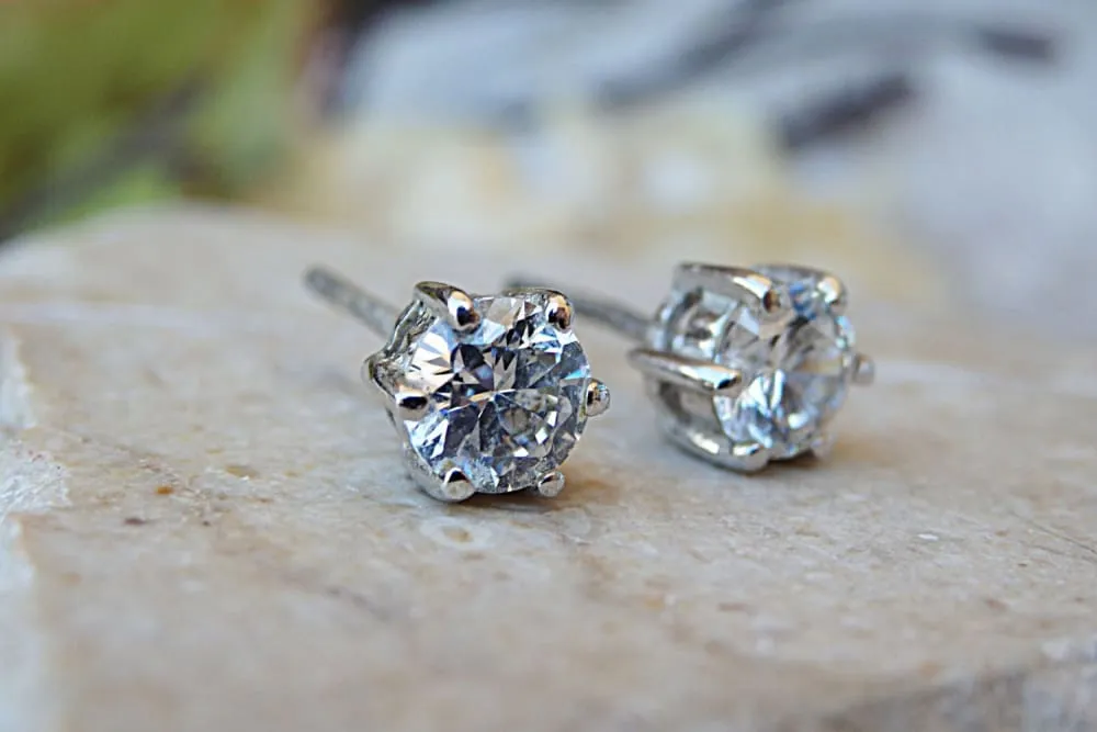 Zircon stud earrings