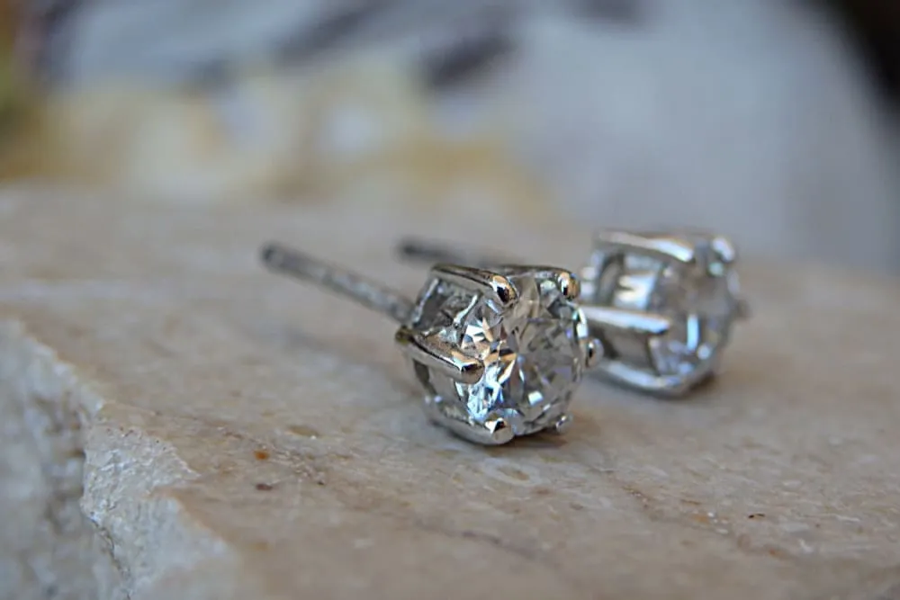 Zircon stud earrings